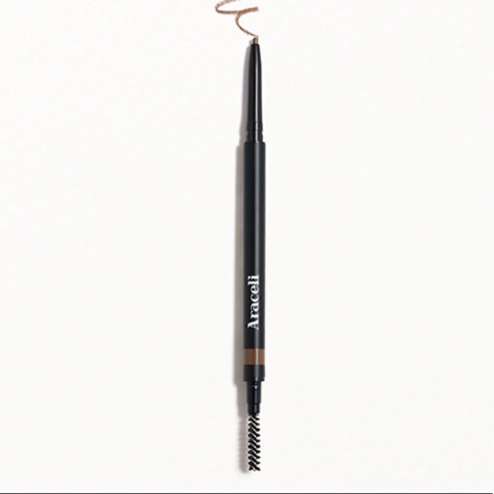ARACELI BEAUTY
Bebé Brow Pencil in Blonde/Rubio plus Ipsy bag all new never used